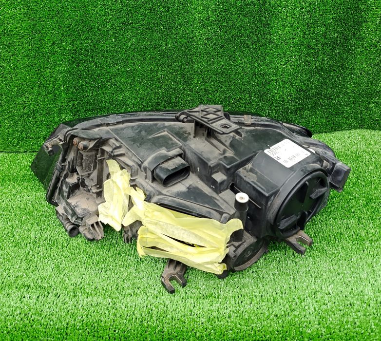 Десен фар Ауди А4 Б8 завиващ