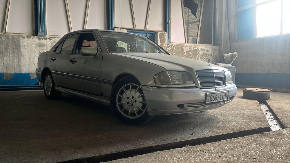 Продам мерседес w202 c180 автомат.