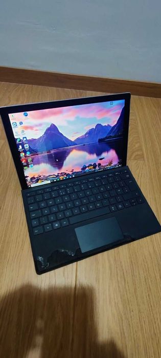 Microsoft Surface Pro 6 8GB RAM 256GB Storage SSD Graphic Card 128 Mb