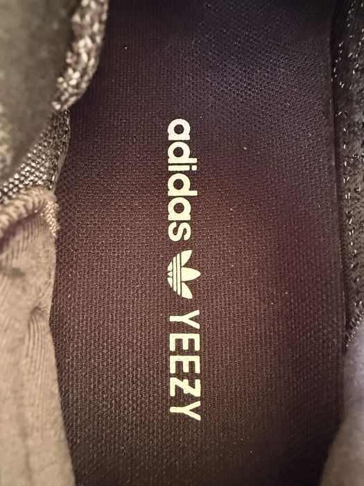Yeezy 350 noi cu etichete