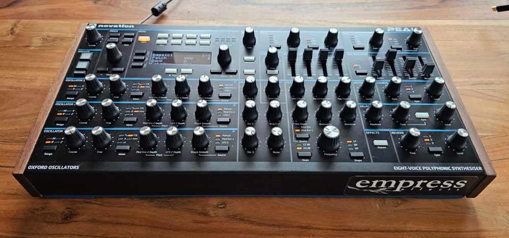 Електронни инстументи Elektron и Novation, ефект педали, Maschine