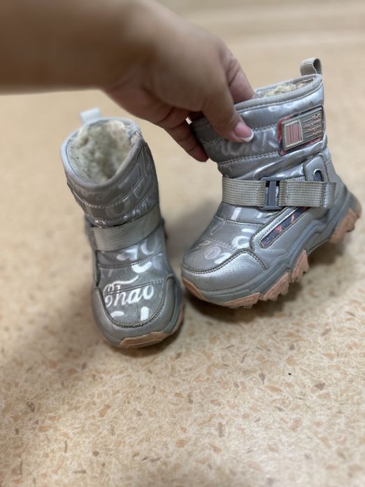 Продам детскую обувь