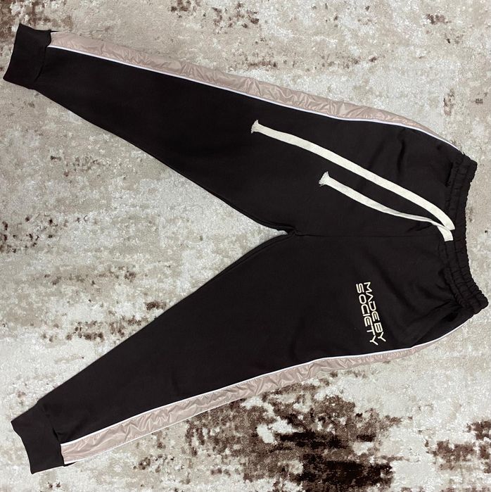 Vând compleu nou de bărbați Made by Society