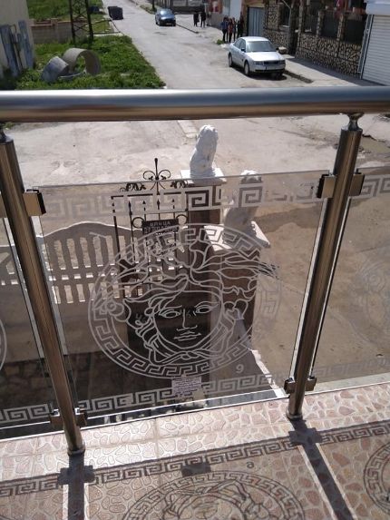 Стъклени парапети Версаче