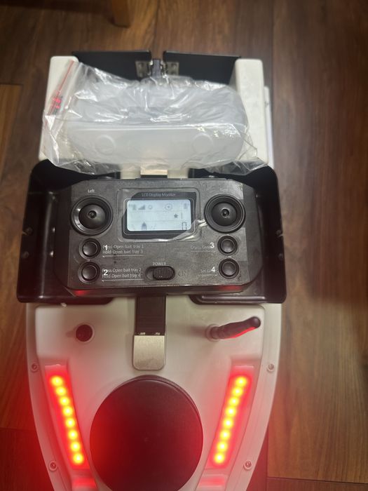 Лодка за захранка D19