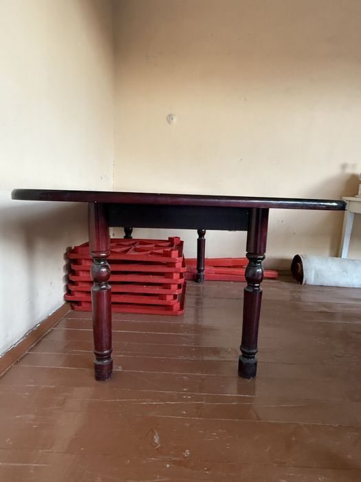 Стол и стулья (10штук)