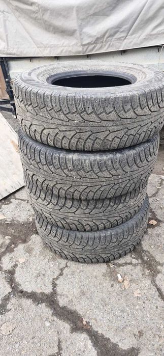Продам зимние шины.