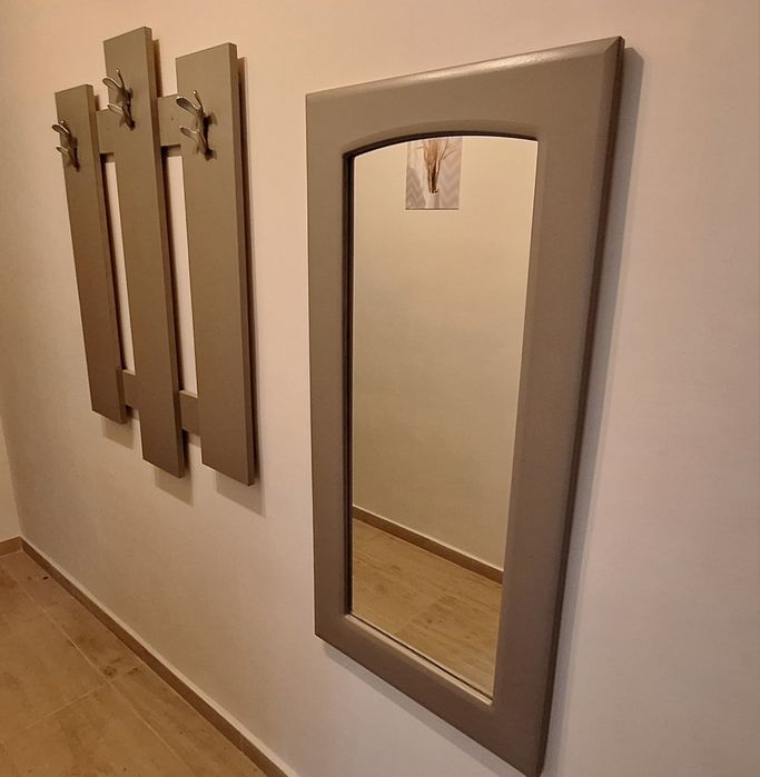 Огледало и закачалка за антре/коридор