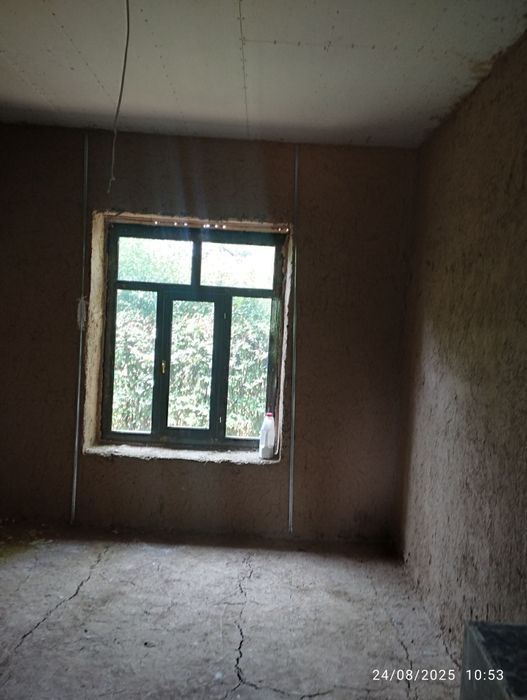 Srochno Toshkent vil Bo'stonliq tumanida yer 6,5 sotox 4 xona yarim ta