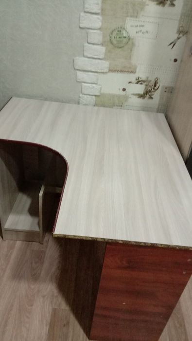 Продам  стол и полку