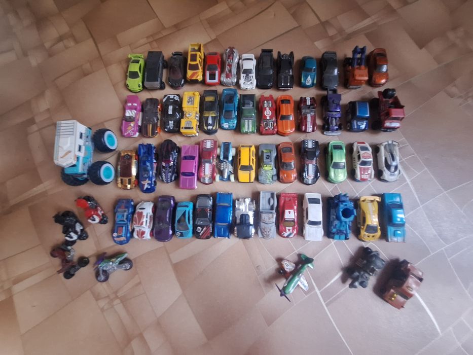 Машинки hotwheels 50+ шт