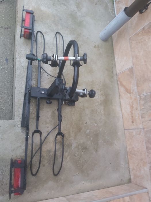 Vând suport auto pentru biciclete
