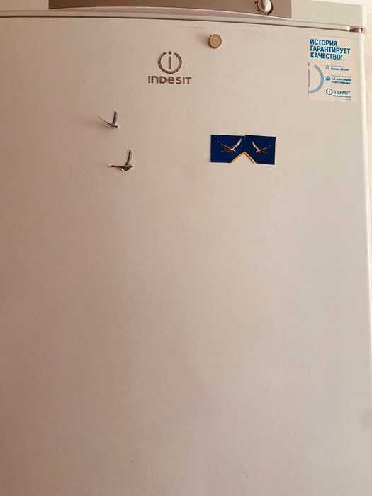 Продам холодильник Indesit