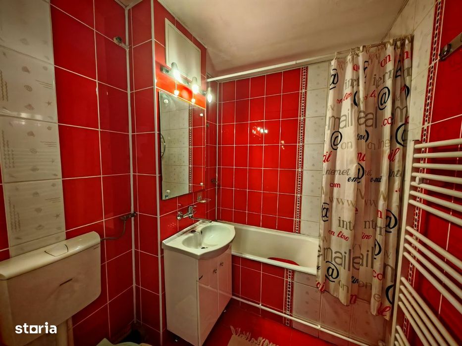 Decomandat, etaj 2/4, 3 camere, Lapus
