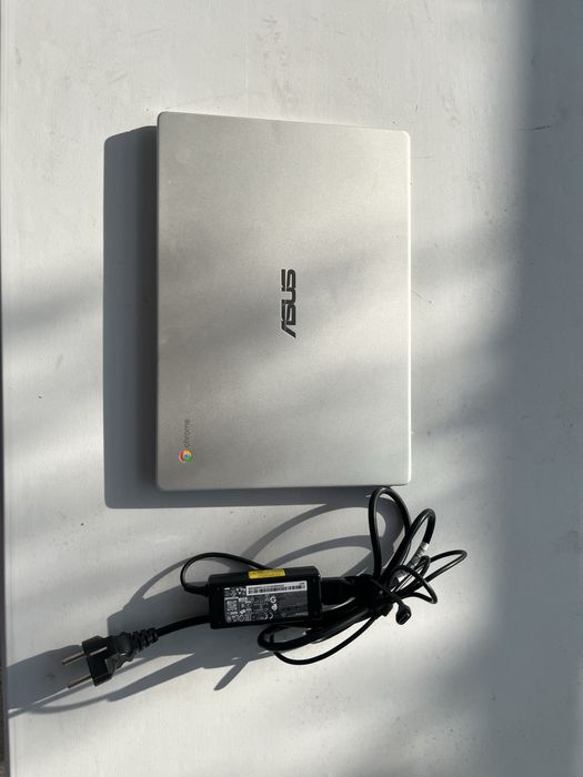 Laptop Asus chromebook C423N, baterie 6 ore , display 14 inch
