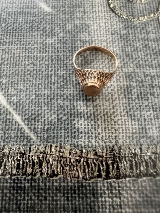 Продам золотое кольцо 50000