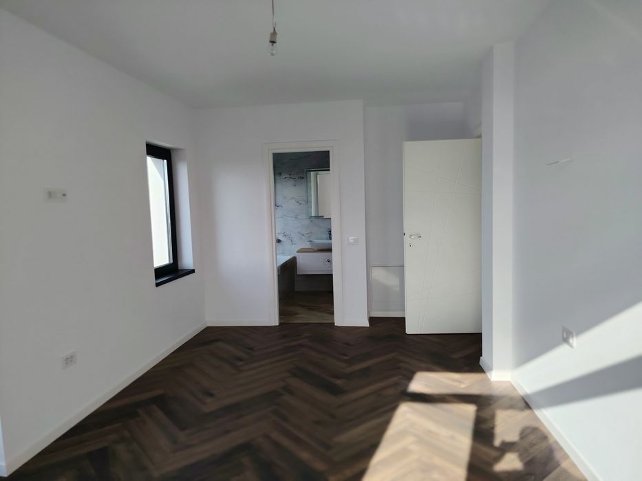 Casă modernă Bârnova / construcție solidă cadre / finisaje peste medie