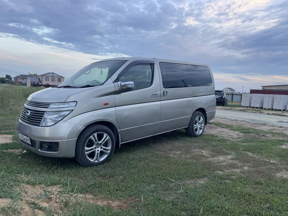 Автомобиль ниссан элгранд