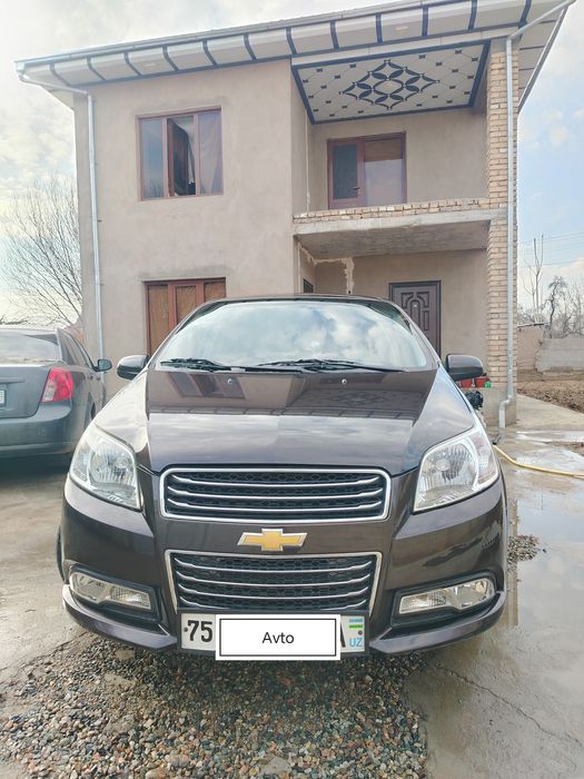 Avtomobil qulay narxda kraskasi toza.