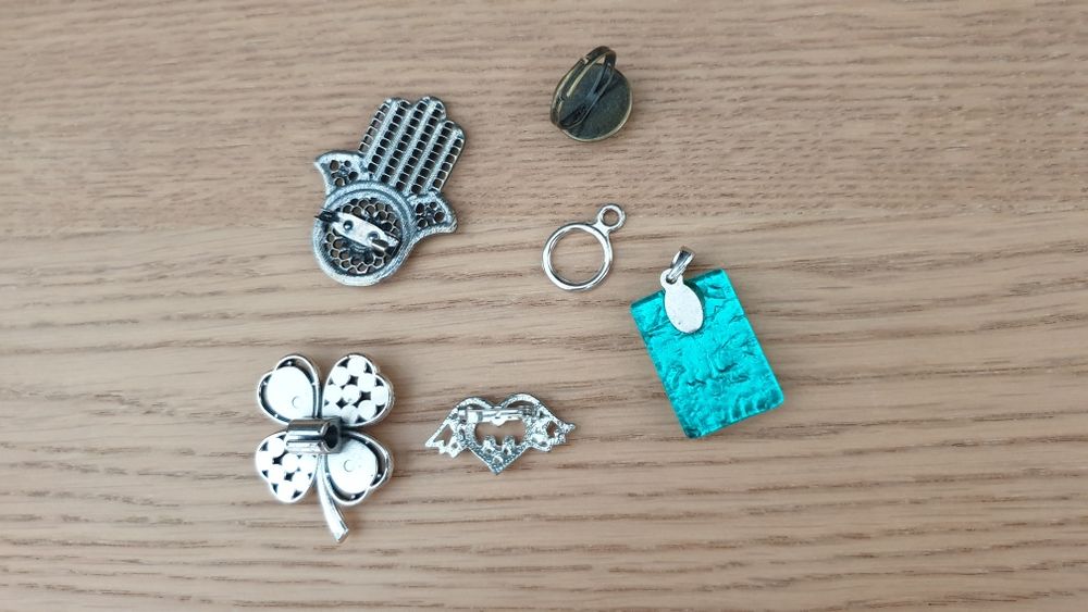 6 pandantive, brose, inel, in stare buna