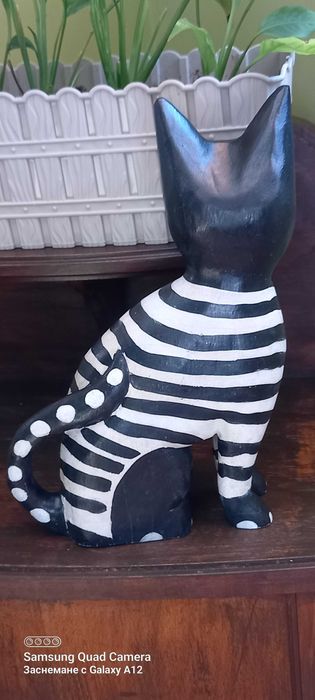 Дървена фигура-котка