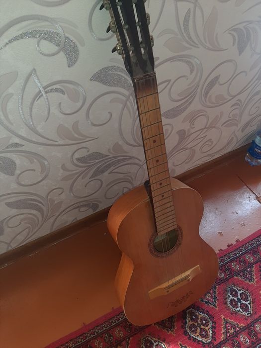 Gitara   sotiladi