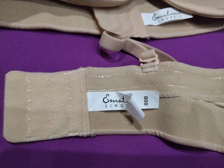 3 sutiene mărimea 85B