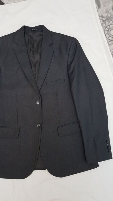 Мужской  серый костюм