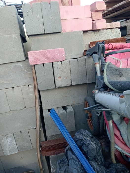 Продам кирписи и брусчатки.