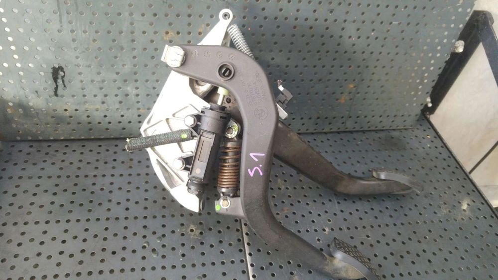Ansamblu pedalier bmw seria 1 e81 e87 42322403 35316761310 3500228372503