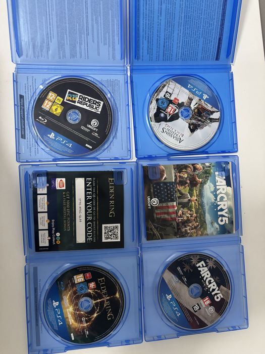 PlayStation 4 Slim 500GB + 4 игри в отлично състояние