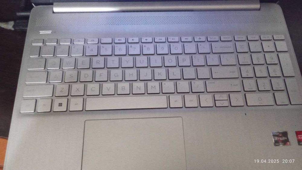 HP Noutbook AMD3 ram/8/256