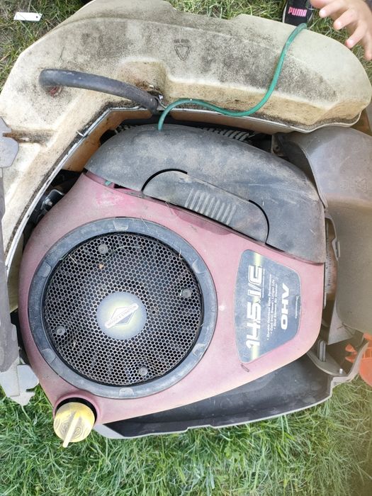 Husqvarna tractor iarba