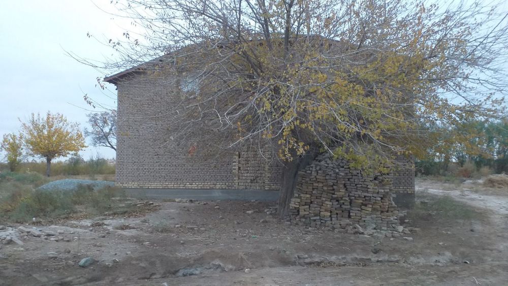 Хива.Дашёк козок овул,Ховли-жой сотилади курилиши тугаланмаган.