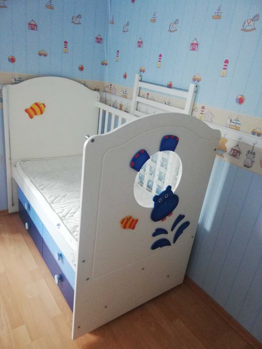 Гардероб и бебешко легло