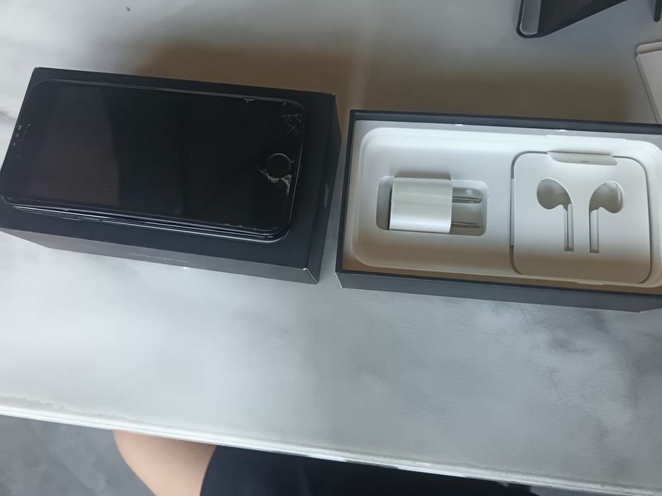 Продам Iphone7 с коробкой