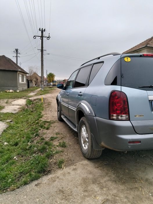 Vând Ssangyong Rextonu