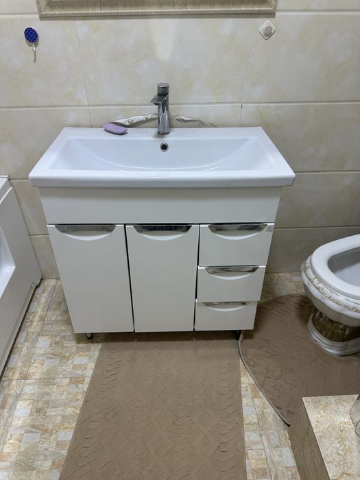 Продам дешево унитазы и раковину и душ