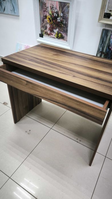 Продам стол ученический с полкой