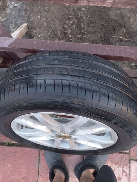 продам шины в комплекте дисками