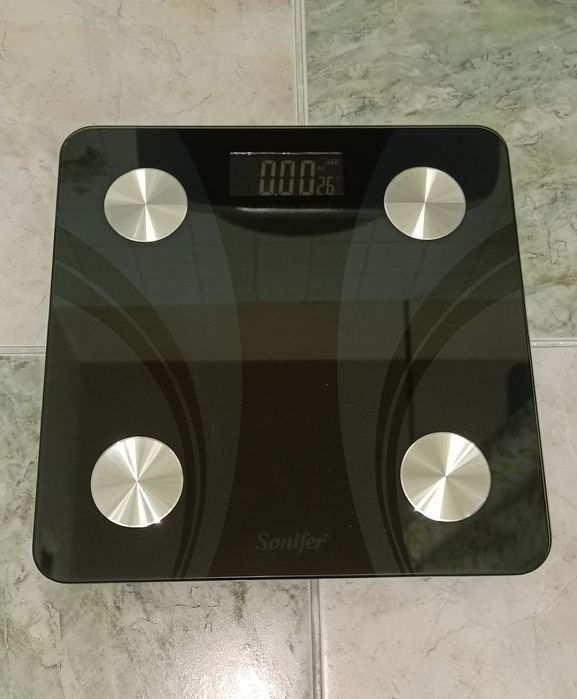 Весы напольные отличного качества model  SONIFER sf 1917 цвет черные.