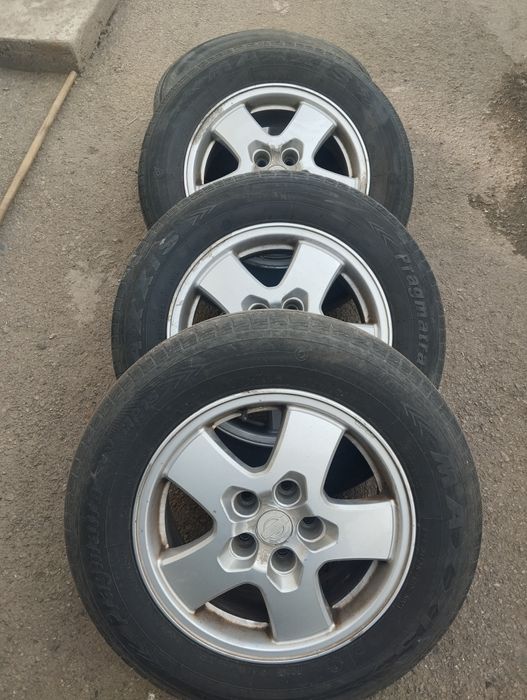 Шины новые комплект