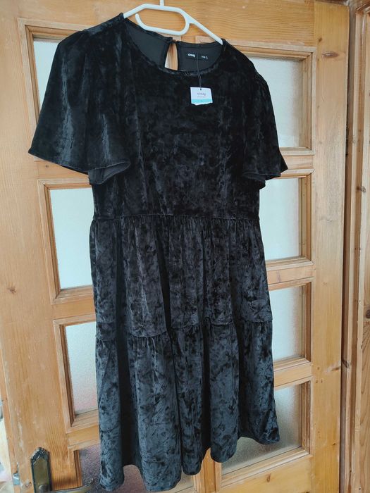 Rochie neagra de catifea SINSAY L