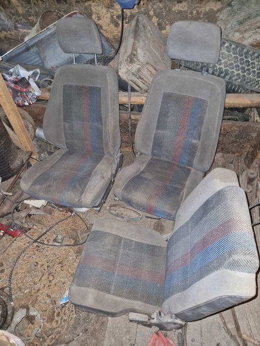 Vând diferite piese de Daihatsu Feroza