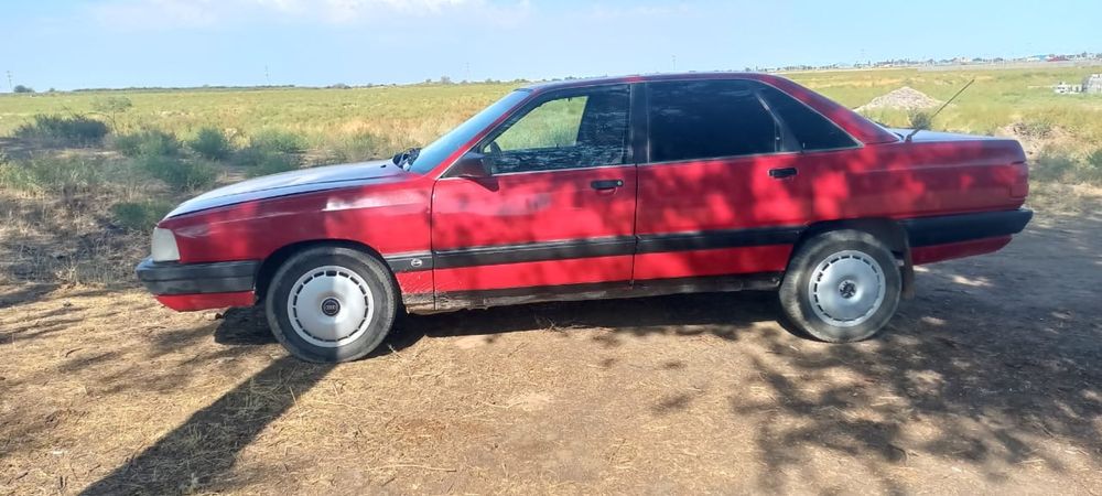 Продам audi  1.8 л