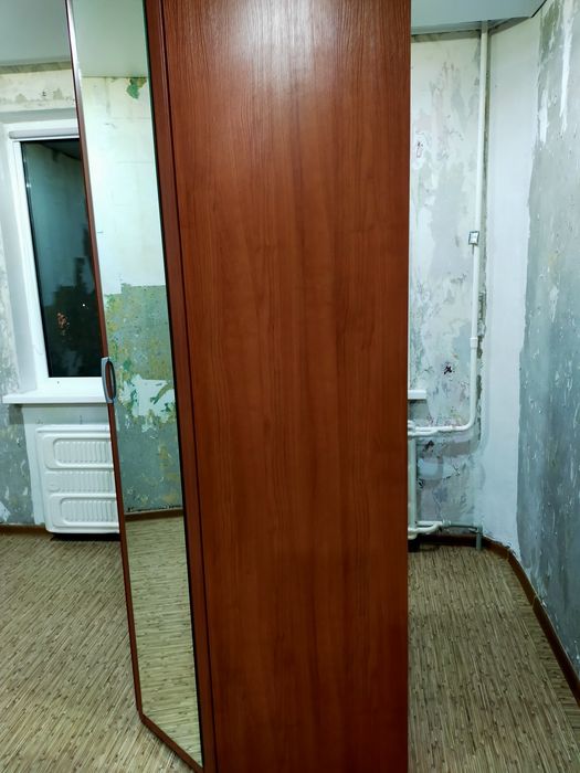 Продам угловой шкаф.