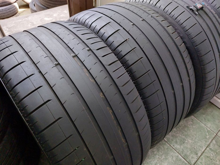 Set anvelope 325/35 R23 cu 285/40 R23 Pirelli