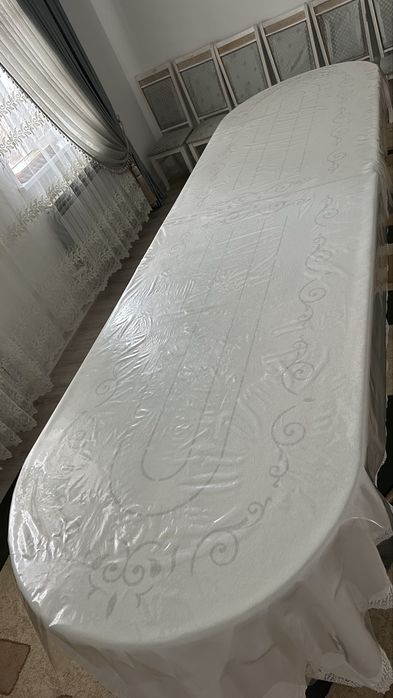 Стол и стулья. Белый