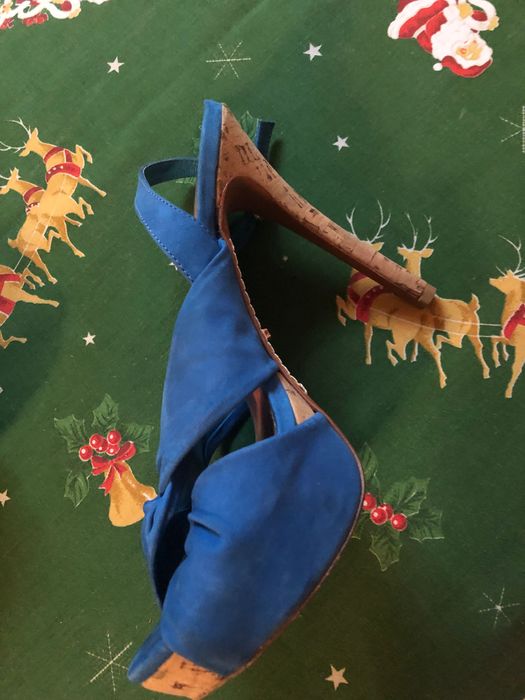 Sandale albastre cu toc inalt