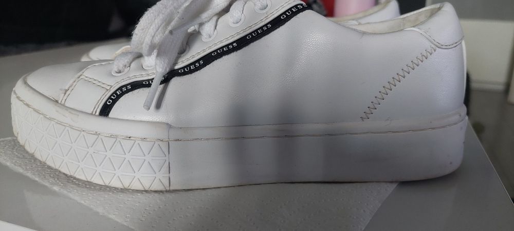 Дамски маратонки на Guess